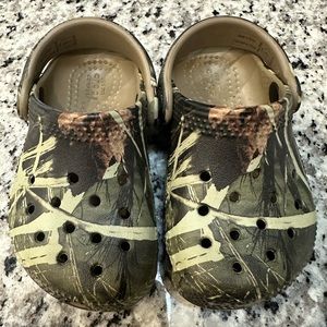 Toddler Classic Realtree Crocs Size 6